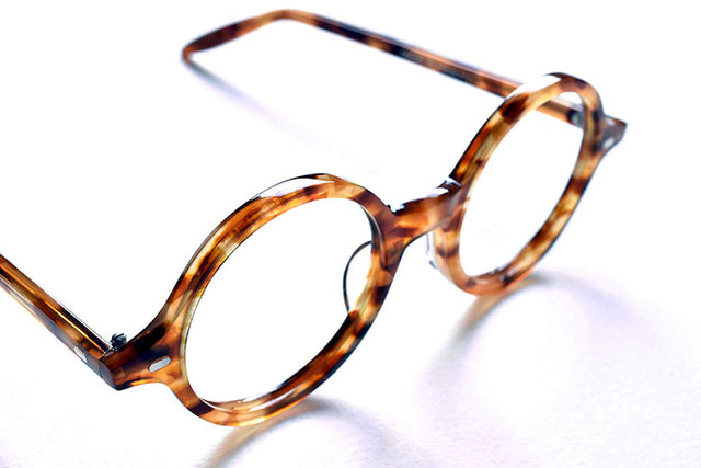 ロンドンから、Made In England の眼鏡の魅力を語ります。