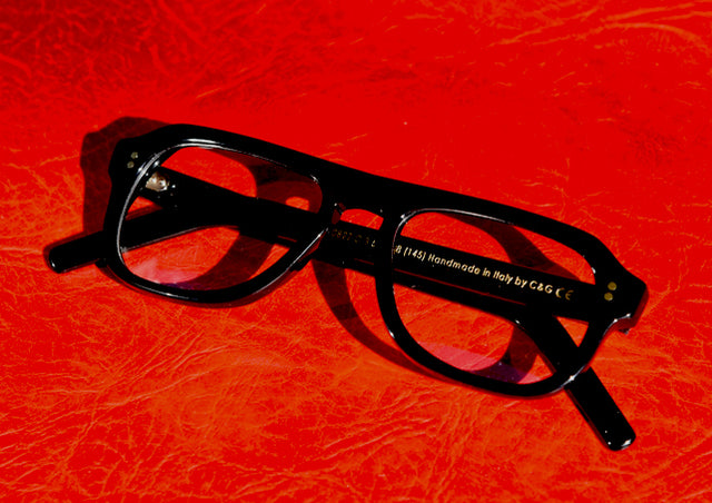 映画に学ぶ、「スパイ映画」と「黒ぶち眼鏡」