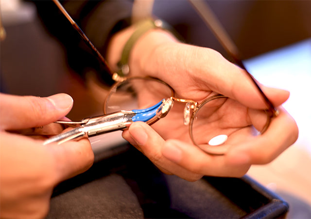 今月のメガネなんでもそうだんじょのテーマは、「メガネ点検」です。