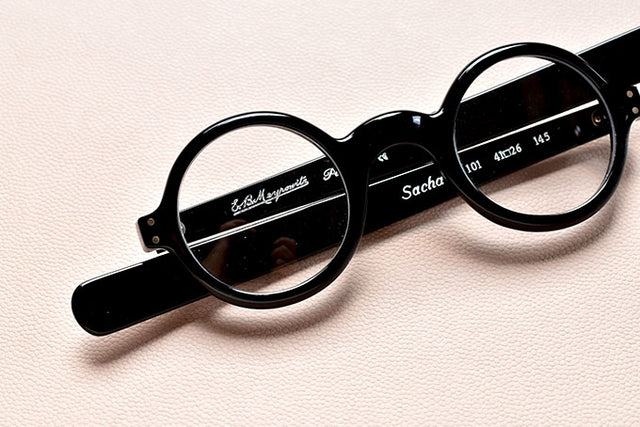 丸めがねと言えば、フランスの老舗眼鏡店 E.B. メロヴィッツ