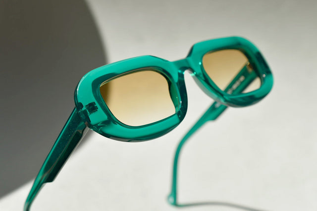 もう夏を先取り!?OPHY(オフィー)のレトロポップな新作サングラス「YVONNE」を徹底解剖します。