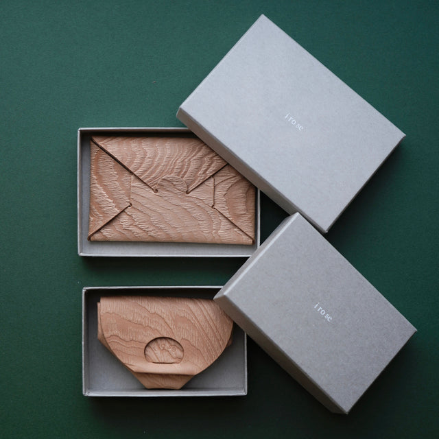 心が満たされるミニマルギフト。i ro se | イロセ のレザーアイテム。