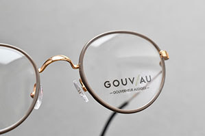 驚きのカラー展開。GOUV/AU (グーヴォ)のセル巻き眼鏡。
