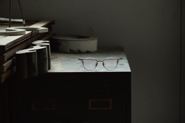 まるでかけるキュビズム作品!?新ブランド「YOSHINORI AOYAMA」が創り出したメタルフレームの新境地