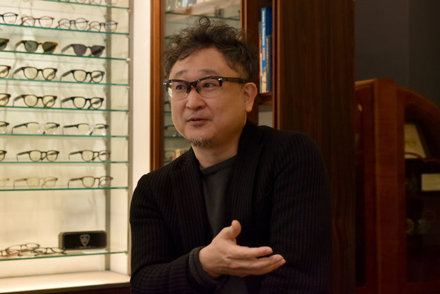 偉大な父の職人像を追いかける。YOSHINORI AOYAMAのデザイナー青山嘉道氏が語る「青山眼鏡の歴史」と「美しい眼鏡の追求」-前編-