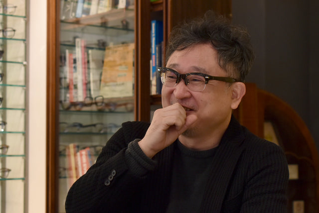 偉大な父の職人像を追いかける。YOSHINORI AOYAMAのデザイナー青山嘉道氏が語る「青山眼鏡の歴史」と「美しい眼鏡の追求」-後編-