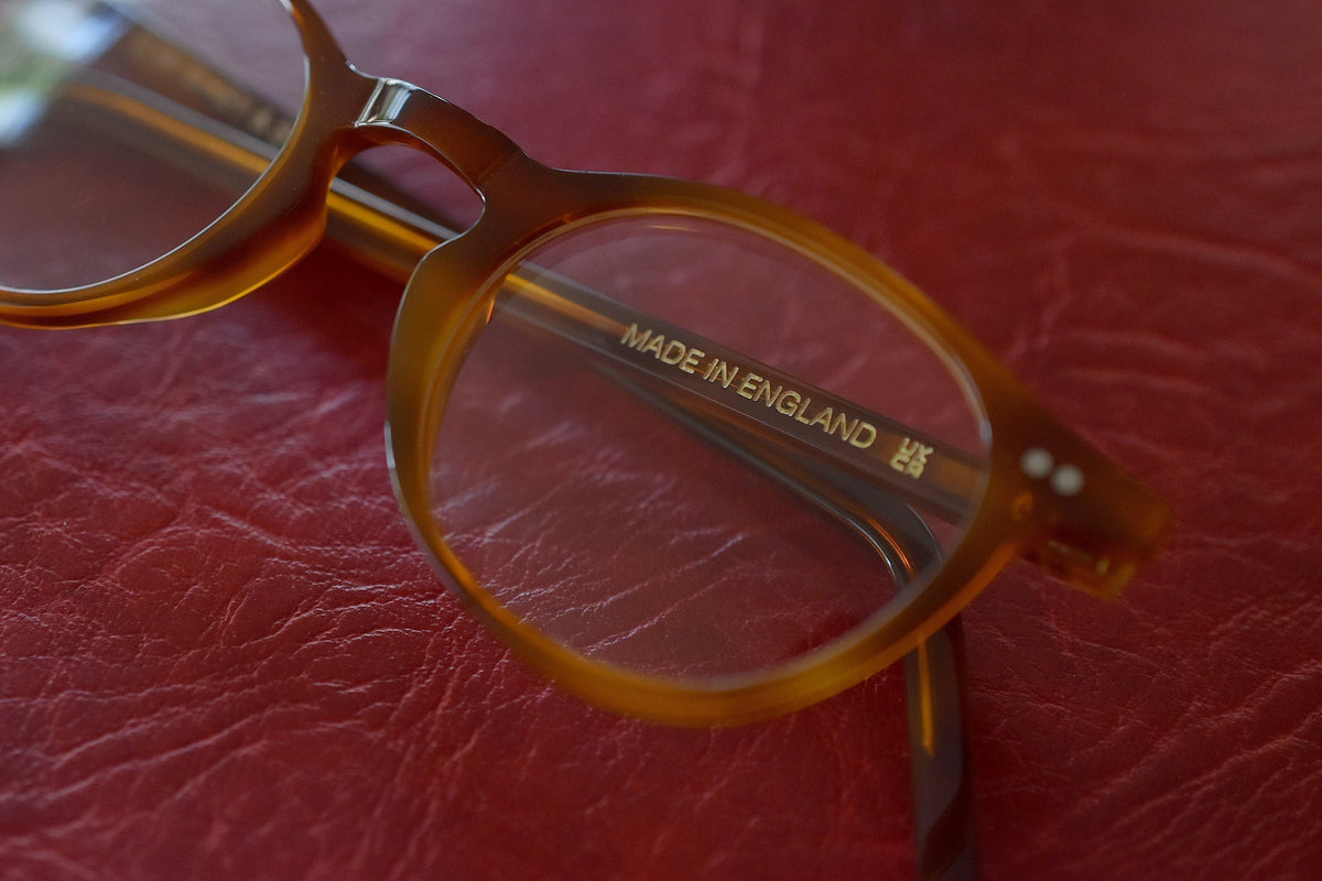 MADE IN ENGLAND の眼鏡が持つ、本当の価値とは？[C.W. DIXEY & SON 